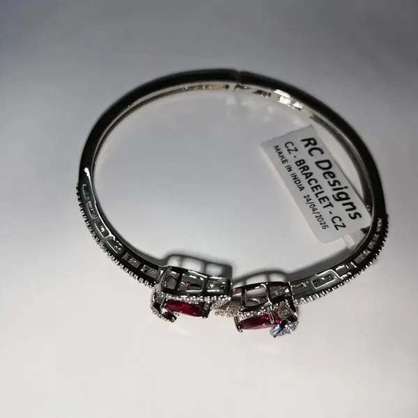 Gold_Metal_Alloy_Bracelet_For_Women