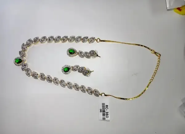 Gold_Metal_Alloy_Necklace_For_Women
