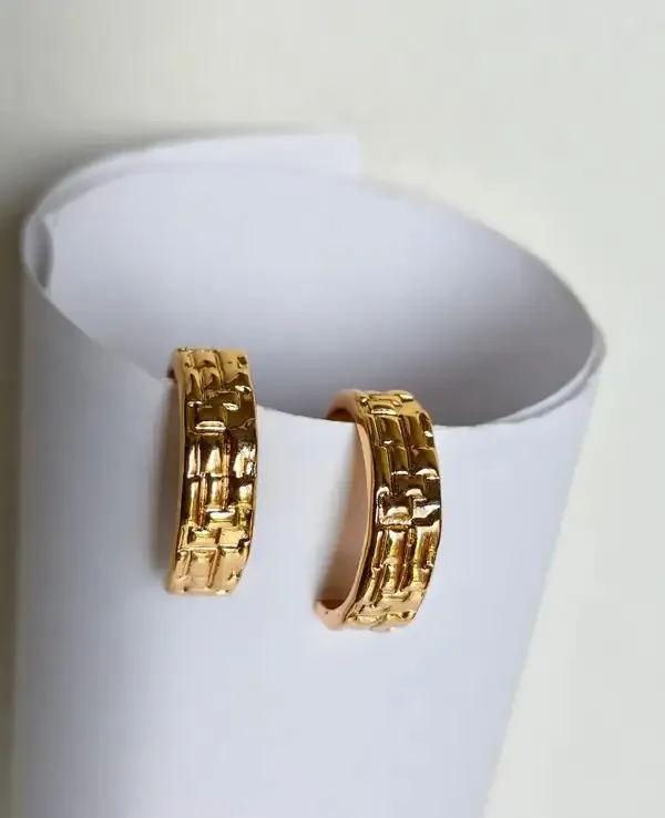 Gold_Metal_Alloy_Linked_Pattern_Open_Hoop_Earrings_For_Women