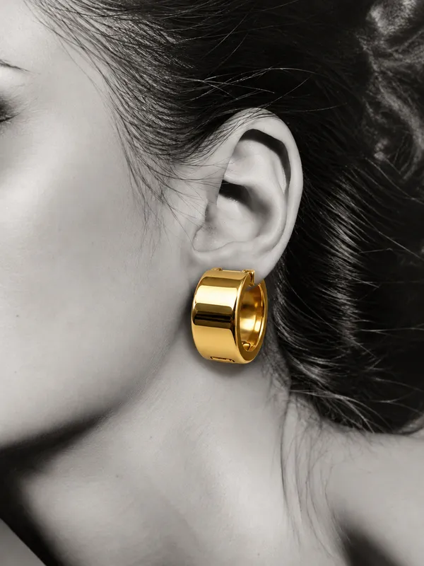 Chunky_Gold-Tone_Wide_Huggie_Hoop_Earrings_for_Women