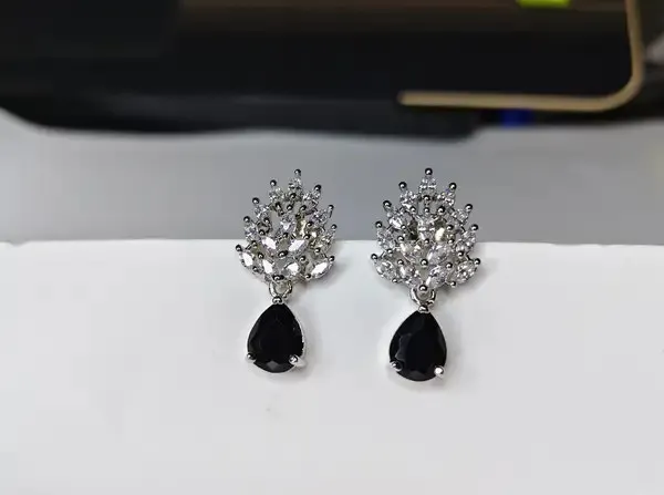 White_And_Black_Metal_Alloy_Earring_For_Women