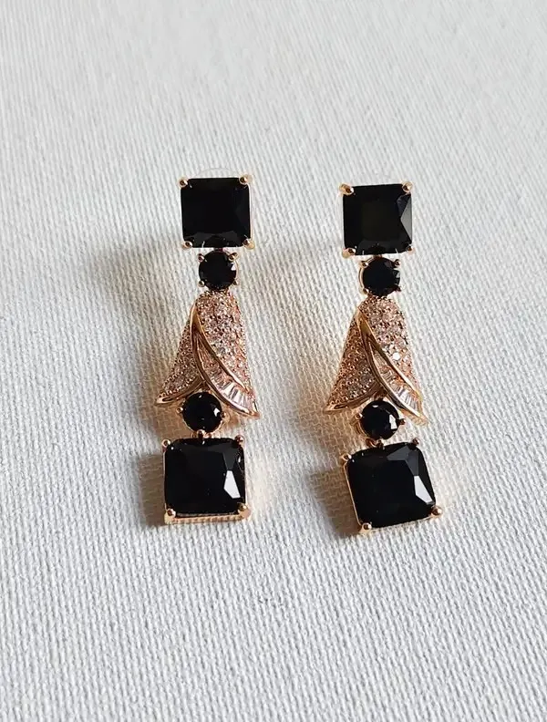Gold_Metal_Alloy_Black_Stone_Fan_Drop_Earrings_For_Women