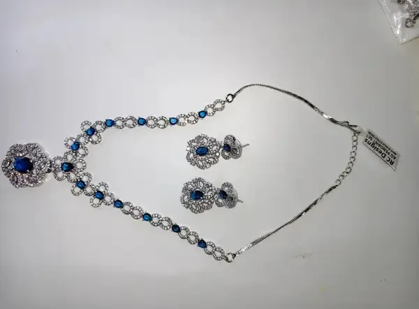 Gold_Metal_Alloy_Necklace_For_Women