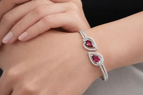 Gold_Metal_Alloy_Bracelet_For_Women
