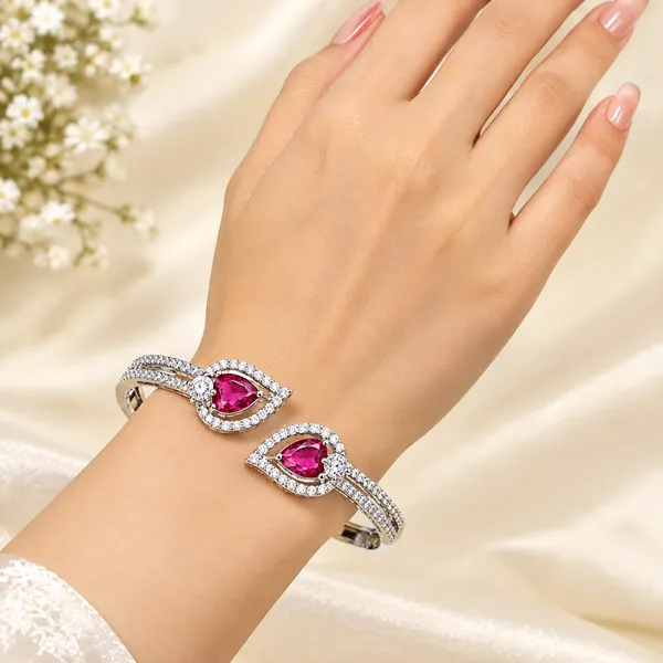 Gold_Metal_Alloy_Bracelet_For_Women
