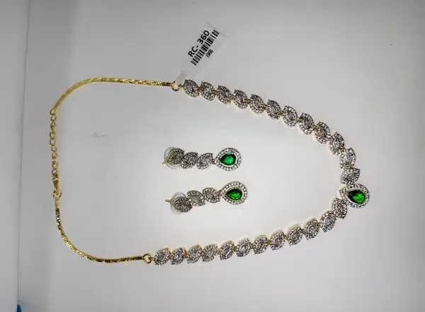 Gold_Metal_Alloy_Necklace_For_Women