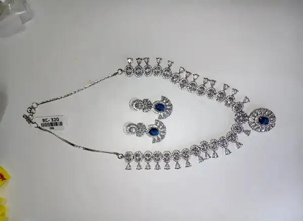 Gold_Metal_Alloy_Necklace_For_Women