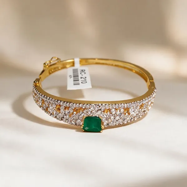 Gold_Metal_Alloy_Classic_Bracelet_For_Women
