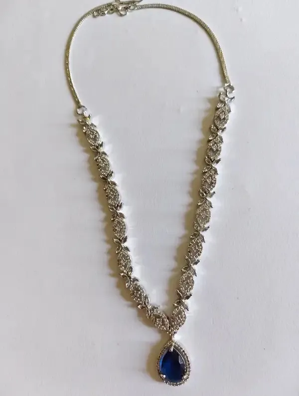 Gold_Metal_Alloy_Statement_Necklace_For_Women