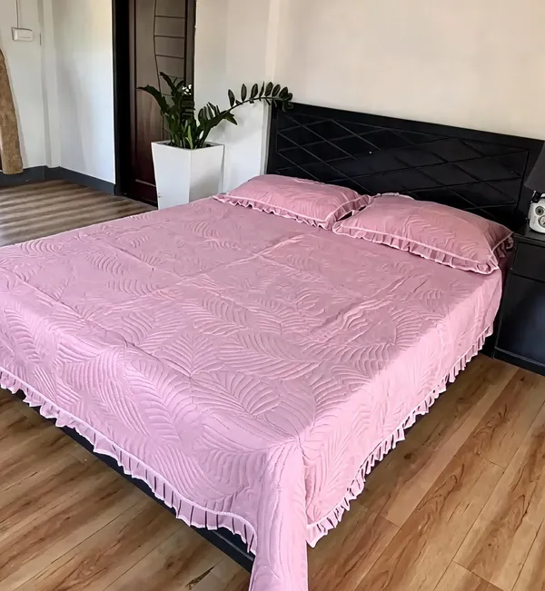 Poly_Cotton_Fringe_Edge_Wave_Textured_Pink_Bedsheet_With_Pillow_Set