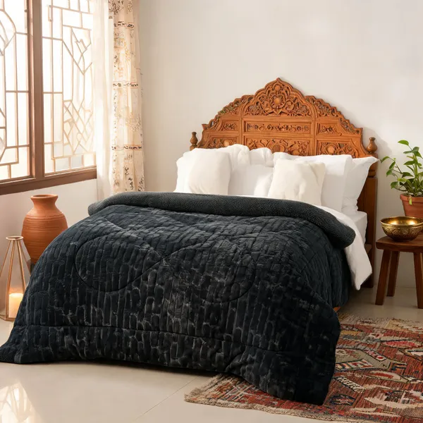 Polyester_Solid_Textured_Quilted_Black_Blanket_Set