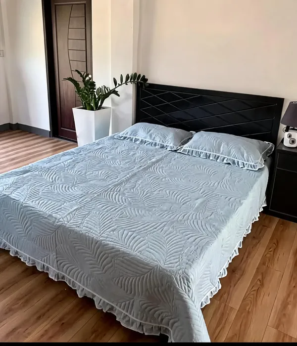 Poly_Cotton_Ruffled_Quilted_Leaf_Blue_Bedsheet_With_Pillow_Set