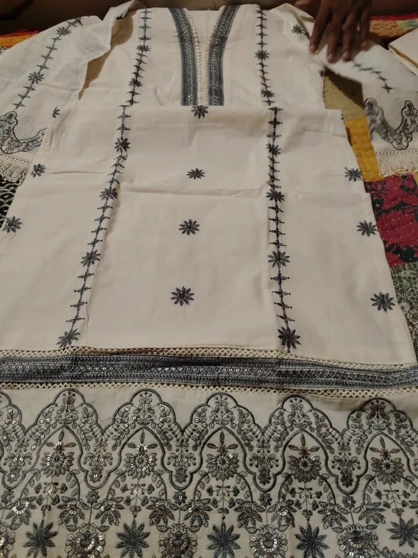 Cream_Embroidered_Straight_Kurta_For_Women
