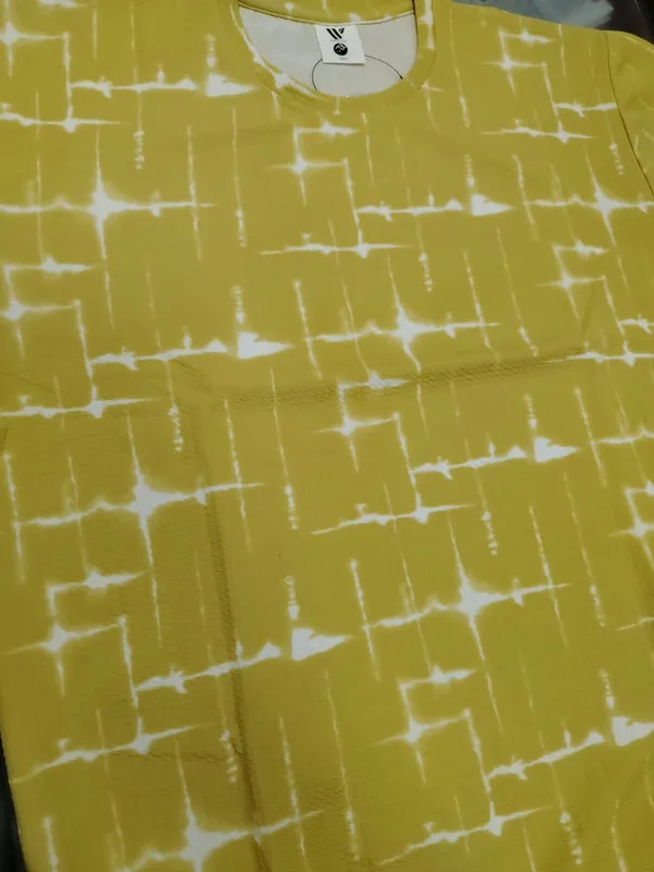 Mustard_Textured_Regular_T-shirt_For_Men