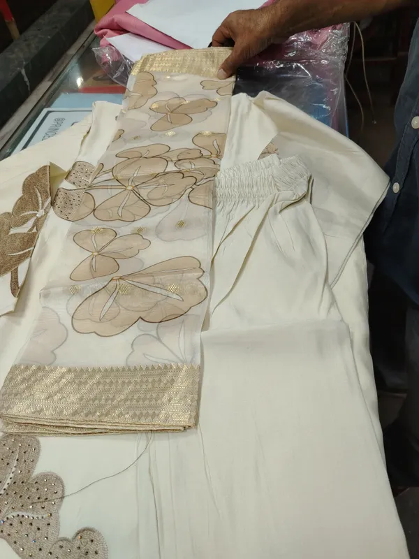 Cream_Embroidered_Straight_Kurta_for_Women