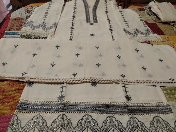 Cream_Embroidered_Straight_Kurta_For_Women