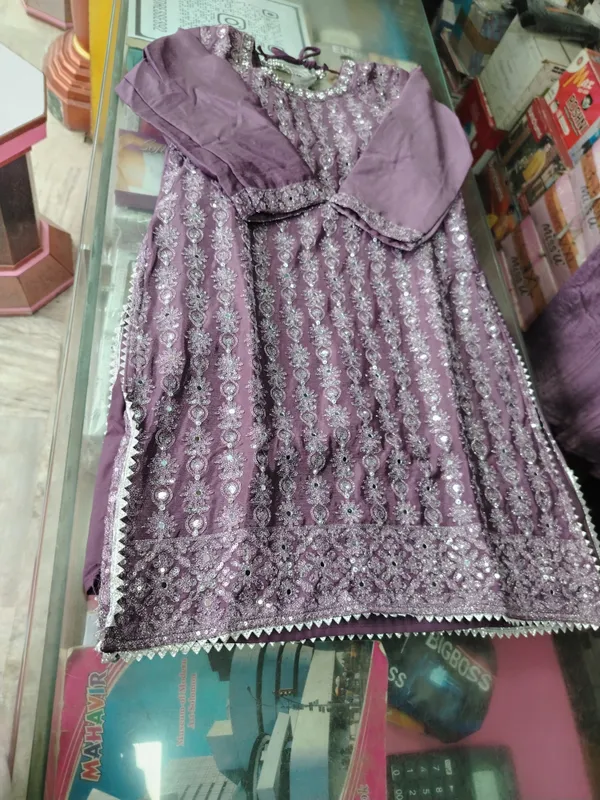 Mauve_Textured_Embellished_Saree_for_Women