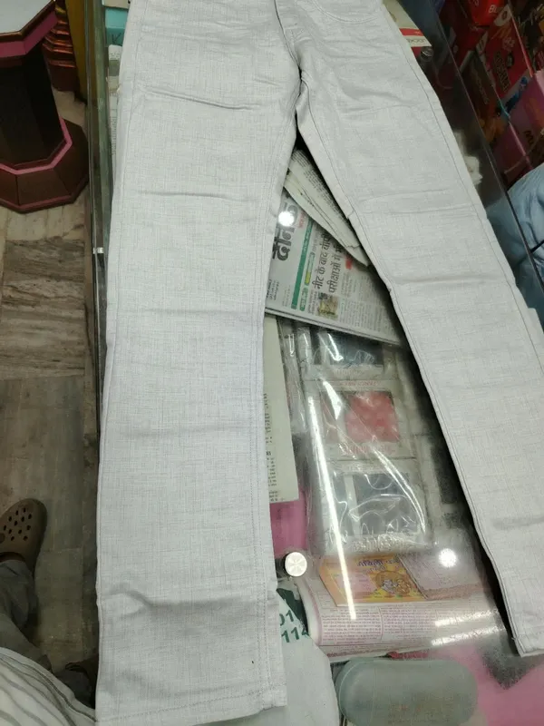 Light_Grey_Textured_Casual_Trousers_for_Men