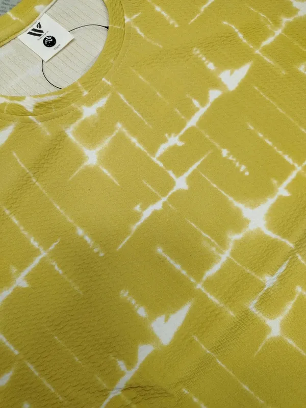Mustard_Textured_Regular_T-shirt_For_Men