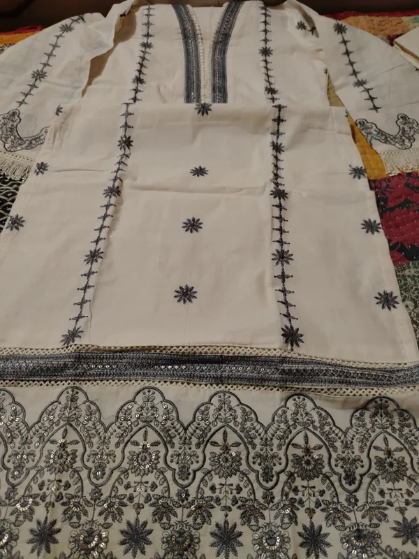White_Embroidered_Straight_Kurta_for_Women
