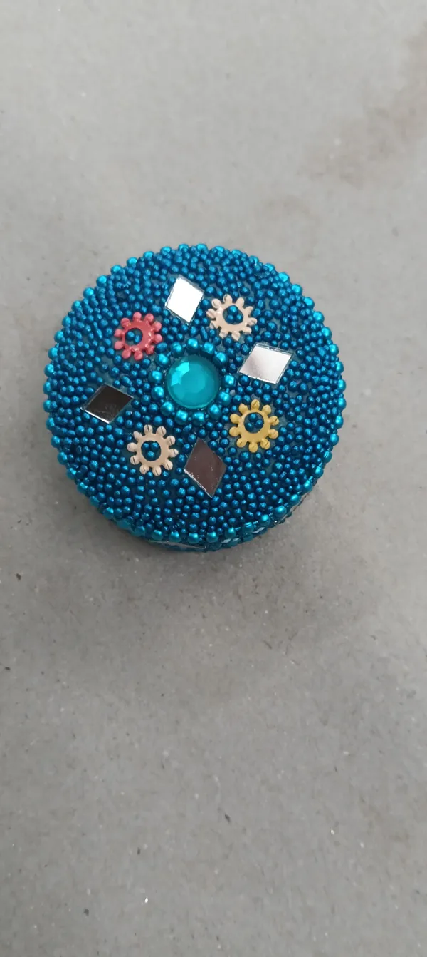 Beaded_Floral_Embellished_Round_Decorative_Box