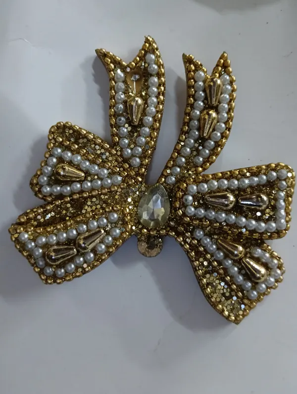 Gold_Embellished_Pearl_Bow_Hair_Clip_for_Women