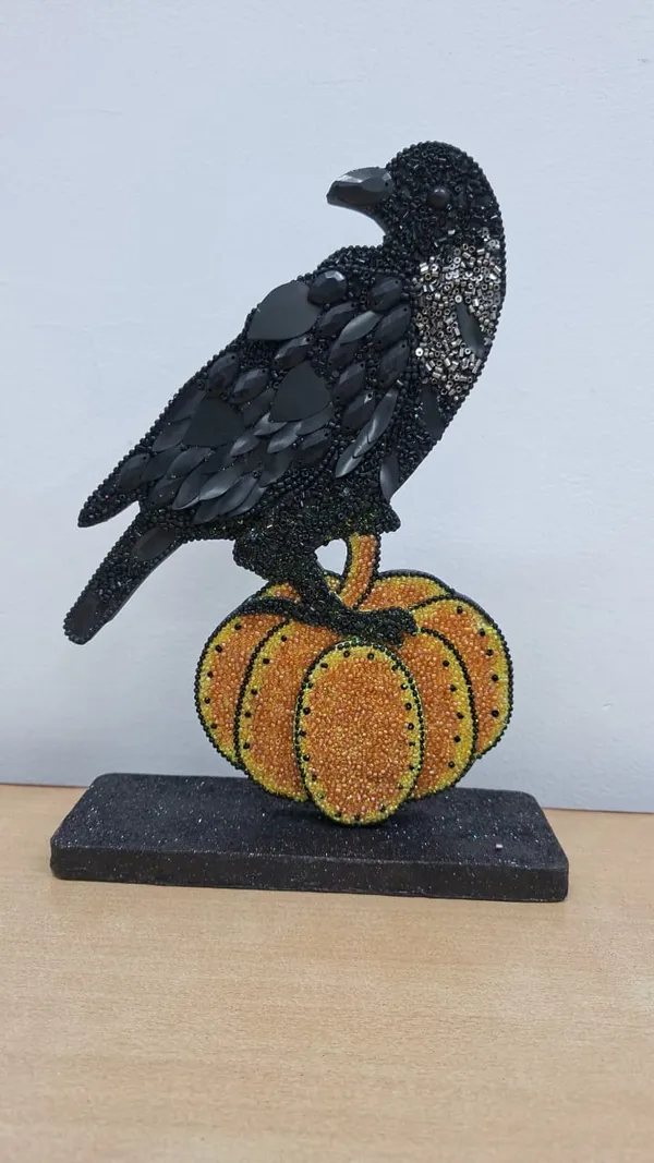 Beaded_Decorative_Crow_Pumpkin_Figurine