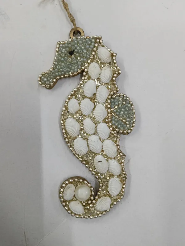 Gold_Tone_Shell_Embellished_Seahorse_Pendant_for_Women