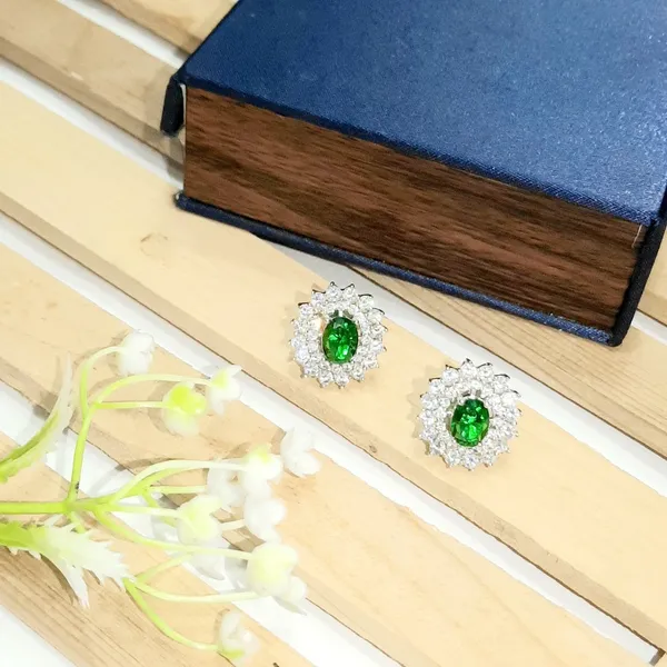 Green_Stone_Floral_Stud_Earrings_for_Women
