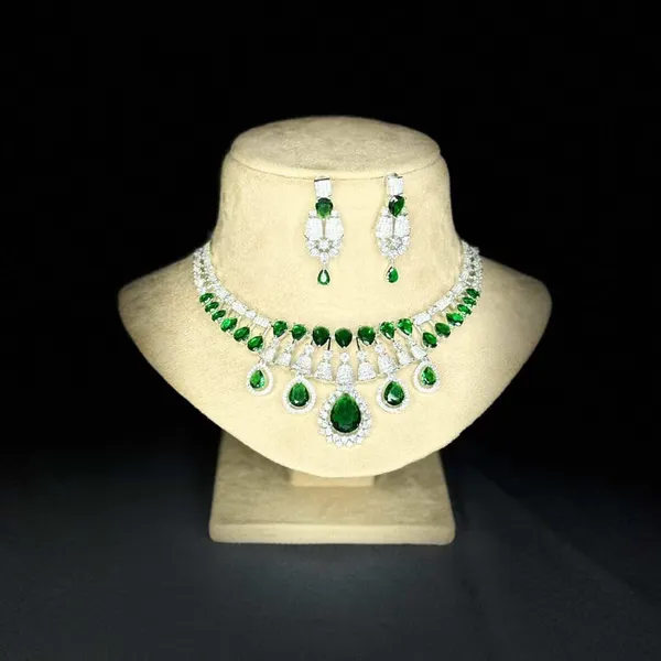 Green_Stone_Necklace_And_Earrings_Set_For_Women
