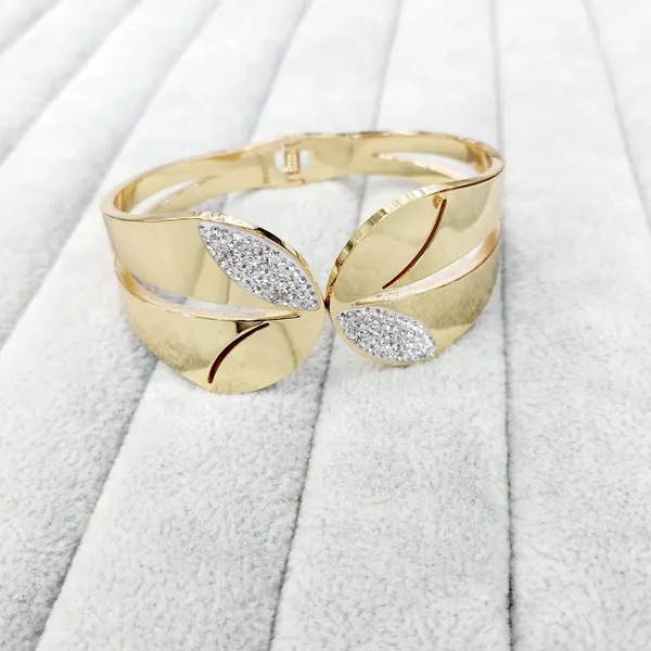 Gold_Tone_Leaf_Design_Cuff_Bracelet_for_Women