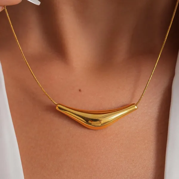 Gold_Tone_Statement_Pendant_Necklace_for_Women