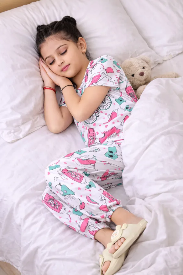 White_Cotton_Printed_Pajama_Set_For_Girls