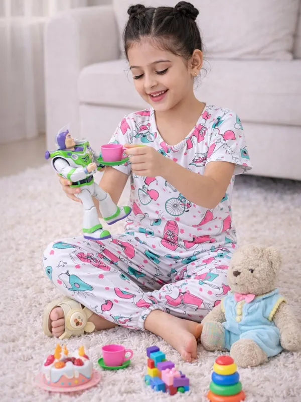 White_Cotton_Printed_Pajama_Set_For_Girls