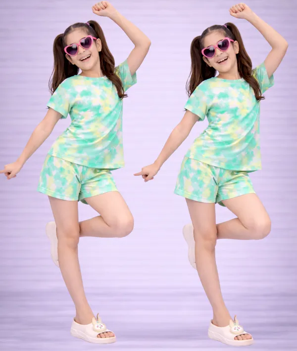 Green_Cotton_Tie_Dye_T-Shirt_&_Shorts_Set_For_Girls