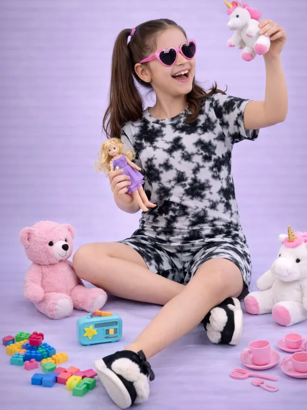 Black_&_White_Cotton_Tie_Dye_T-Shirt_&_Shorts_Set_For_Girls
