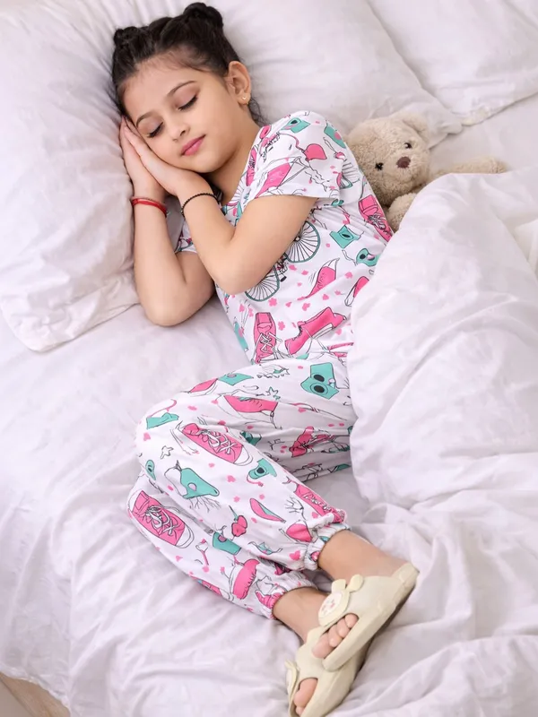 Purple_White_Cotton_Printed_Pajama_Set_For_Girls