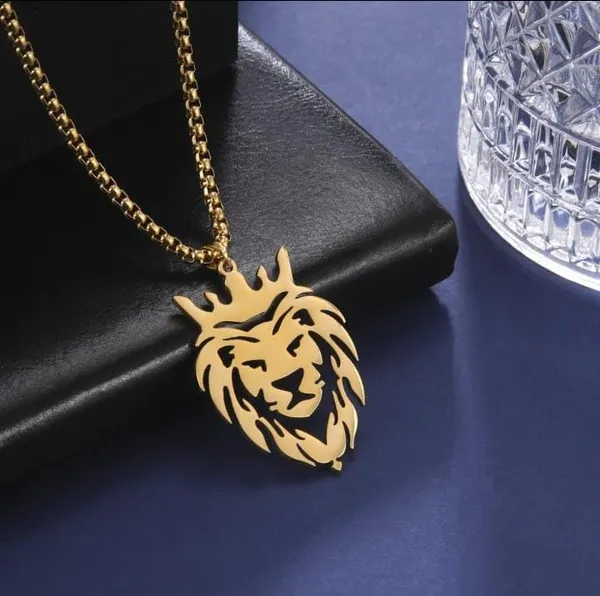Lion_Crown_Pendant_Necklace