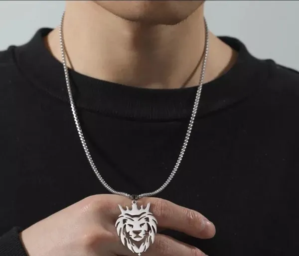 Lion_Crown_Pendant_Necklace