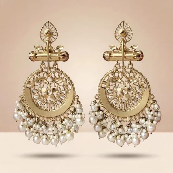 Chandbali_Earrings_With_Kundan_And_Pearls