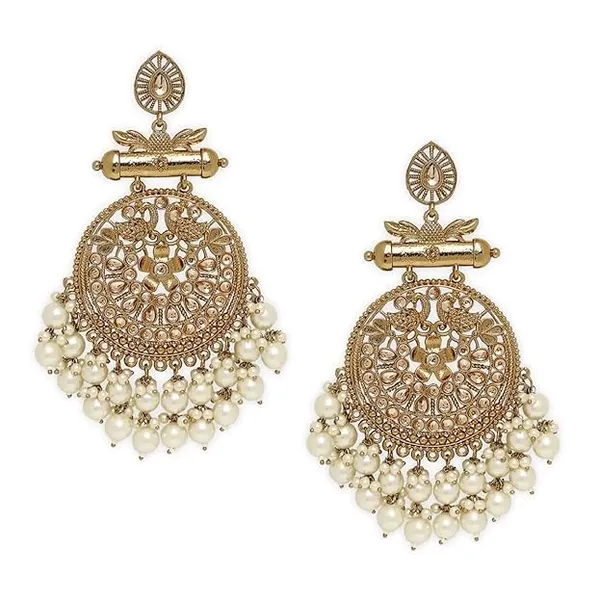 Chandbali_Earrings_With_Kundan_And_Pearls