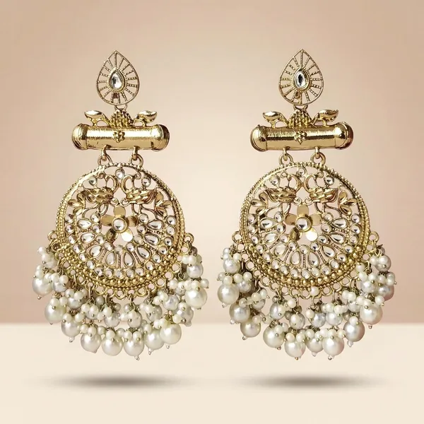 Chandbali_Earrings_With_Kundan_And_Pearls