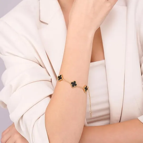Gold_Plated_Clover_Pendant_Necklace