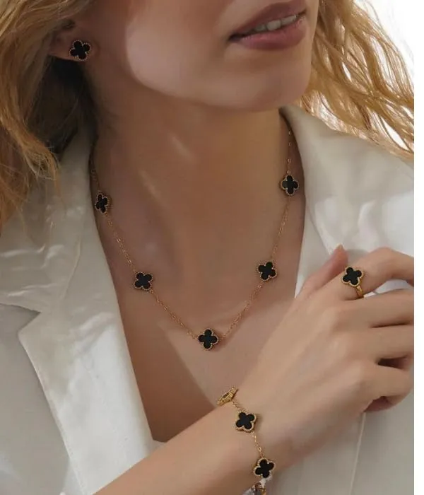 Gold_Plated_Clover_Pendant_Necklace