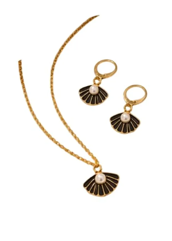 Seashell_Pendant_Necklace_And_Hoop_Earrings_Set