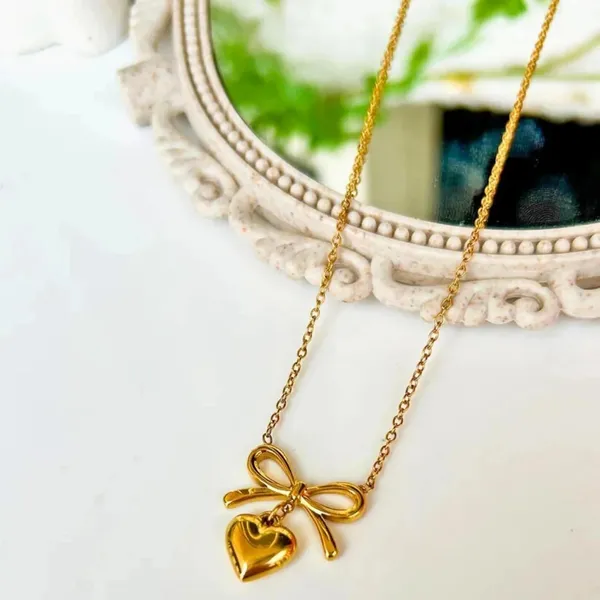 Bow_And_Heart_Pendant_Necklace