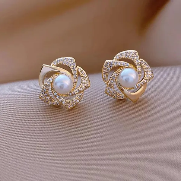 Pearl_Pendant_Necklace_And_Earrings_Set