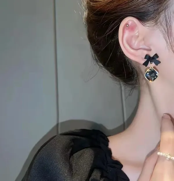 Bow_Crystal_Drop_Earrings_For_Women
