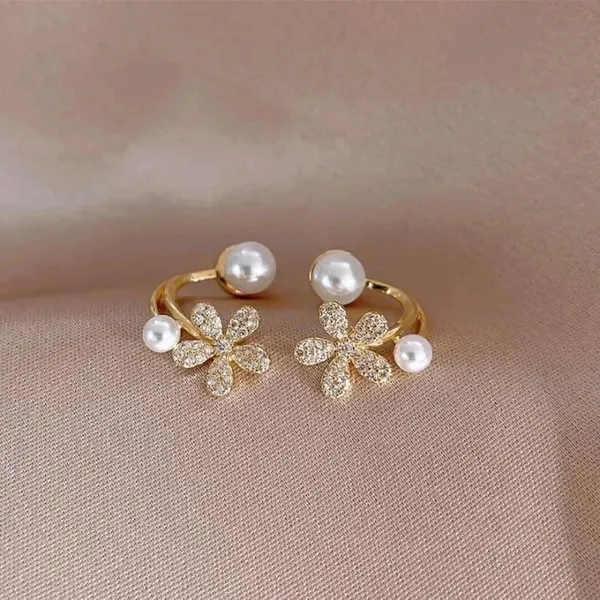 Pearl_And_Crystal_Stud_Earrings