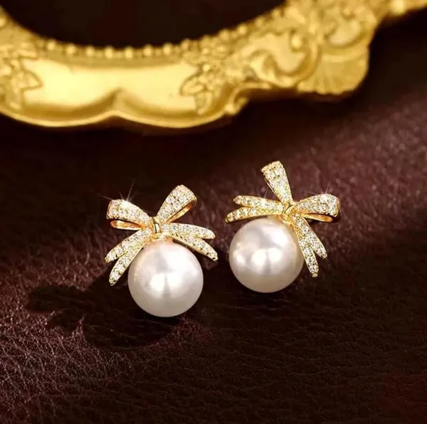 Pearl_And_Crystal_Stud_Earrings